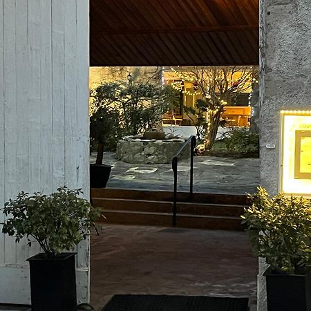 Hotel La Cour Carree Perrier Exterior foto