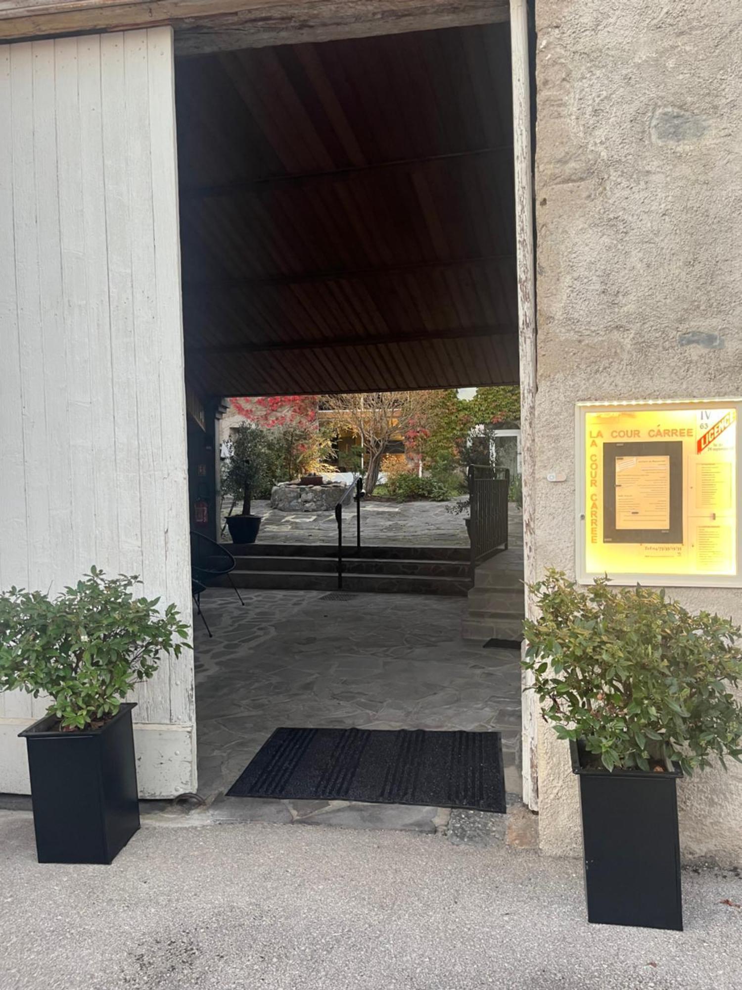 Hotel La Cour Carree Perrier Exterior foto