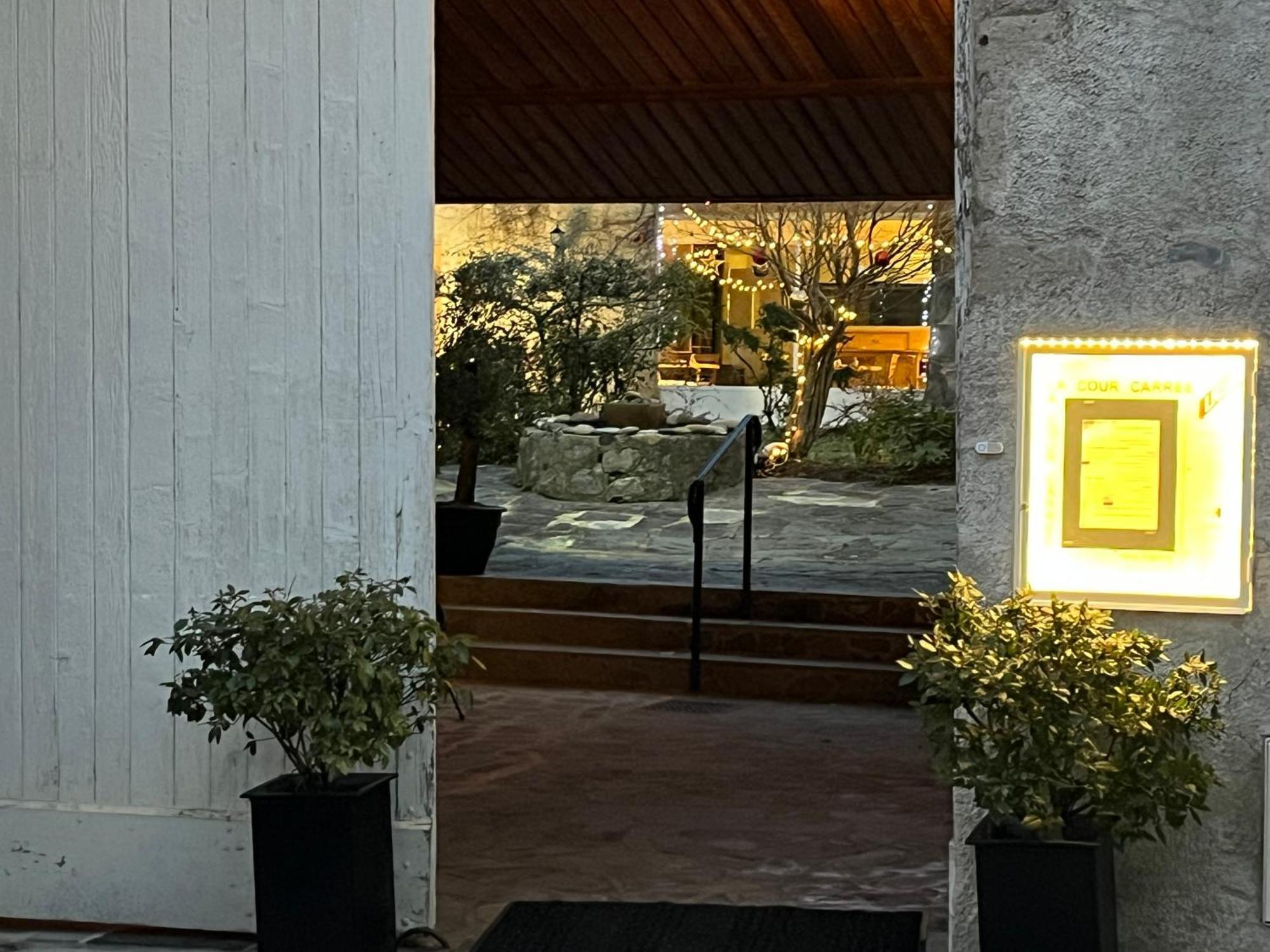 Hotel La Cour Carree Perrier Exterior foto