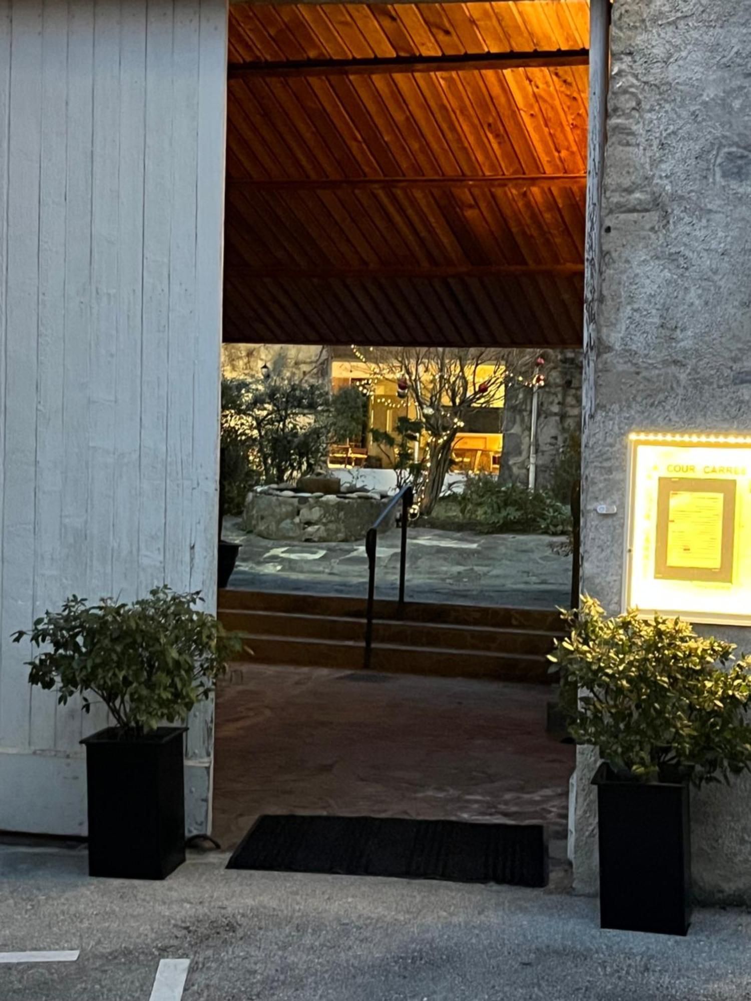 Hotel La Cour Carree Perrier Exterior foto
